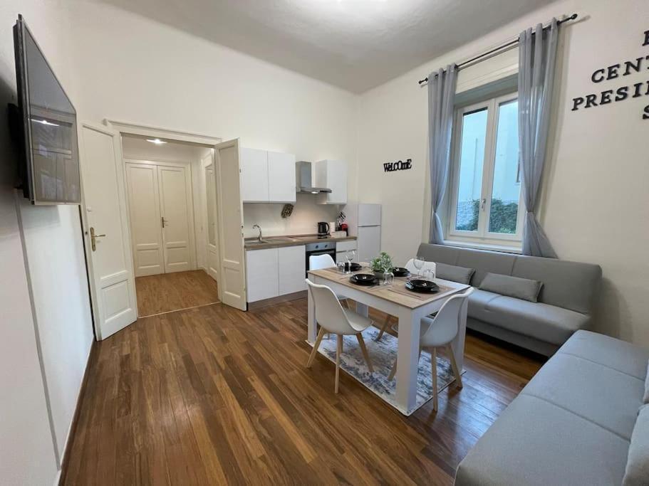 Bg Central President Suite Con Parcheggio - Vista Citta Alta Bergamo Kültér fotó